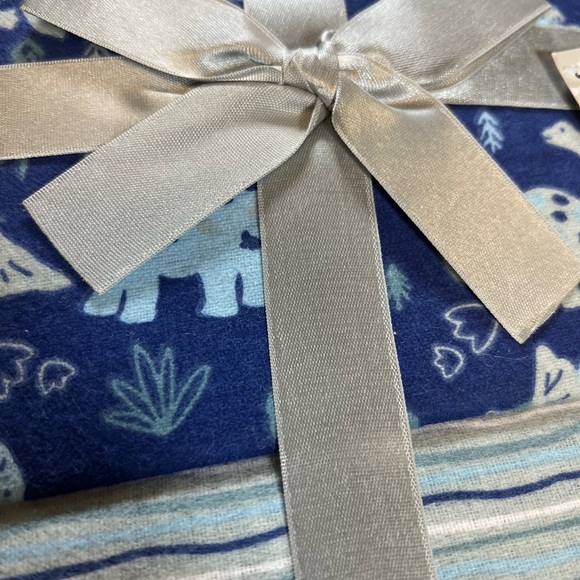 100% COTTON 4 PACK RECEIVING BLANKETS( DINOSAURS ,STRIPES, TRIANGLES) - Picture 5 of 8